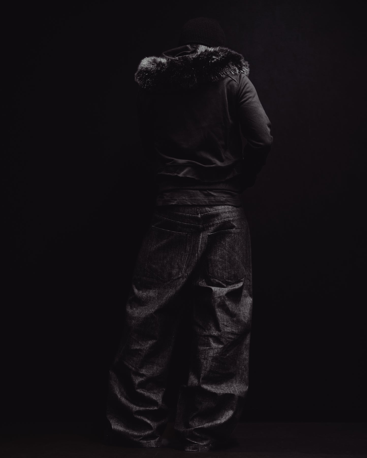 “VOLUME SHAPED WIDE BLACK DENIM”