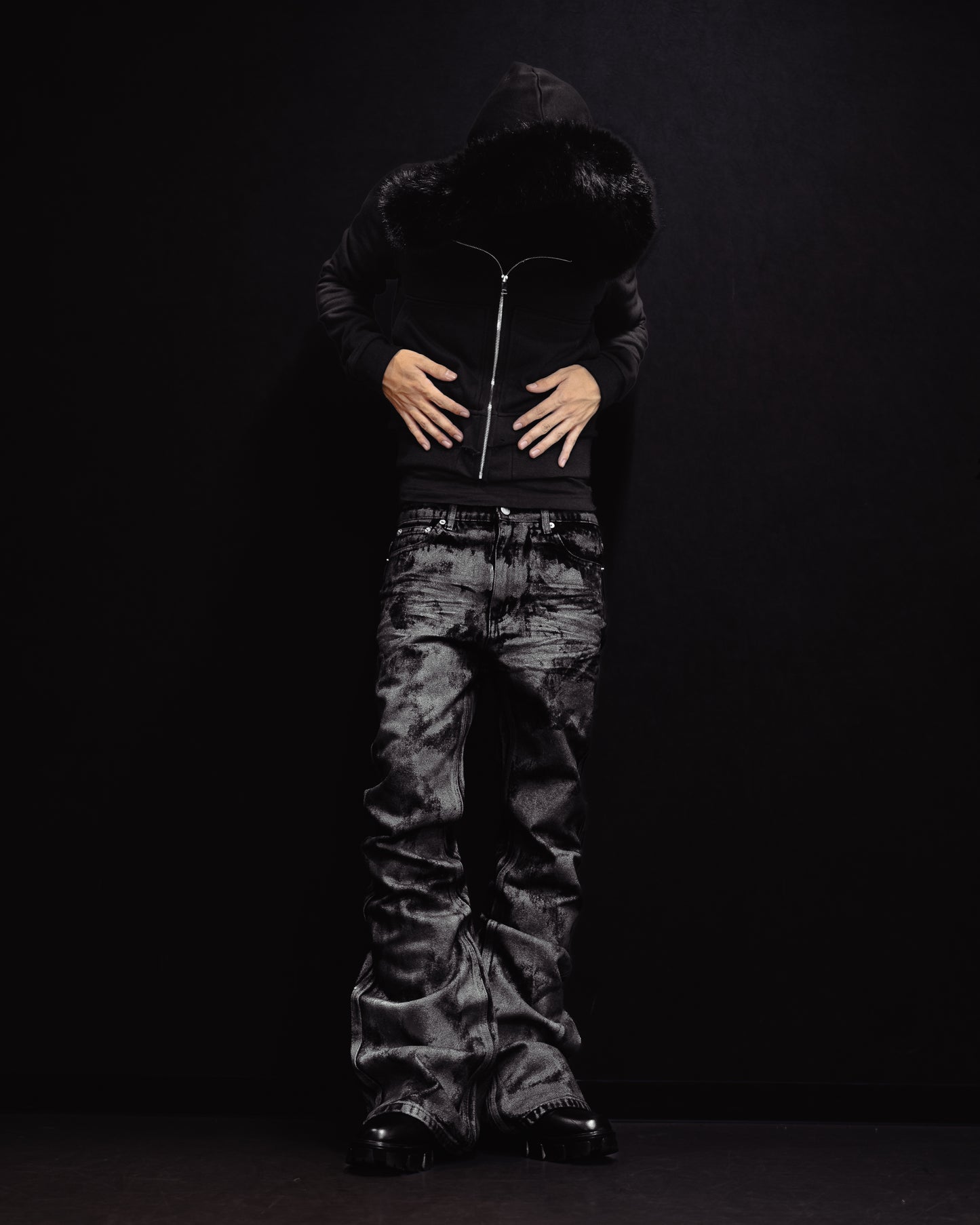 -SET- GLOSS BLACK FLARE PANTS & CROPPED FUR BLACK HOODIE
