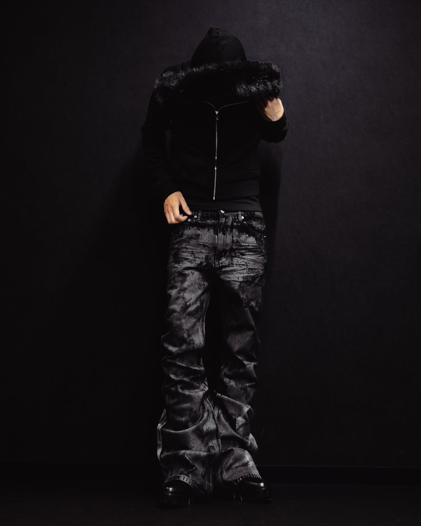 -SET- GLOSS BLACK FLARE PANTS & CROPPED FUR BLACK HOODIE