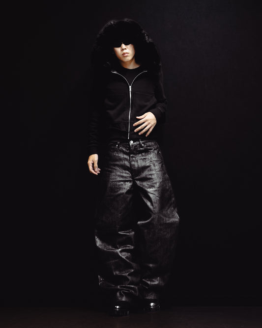 “COATING VOLUME SHAPED WIDE BLACK DENIM”