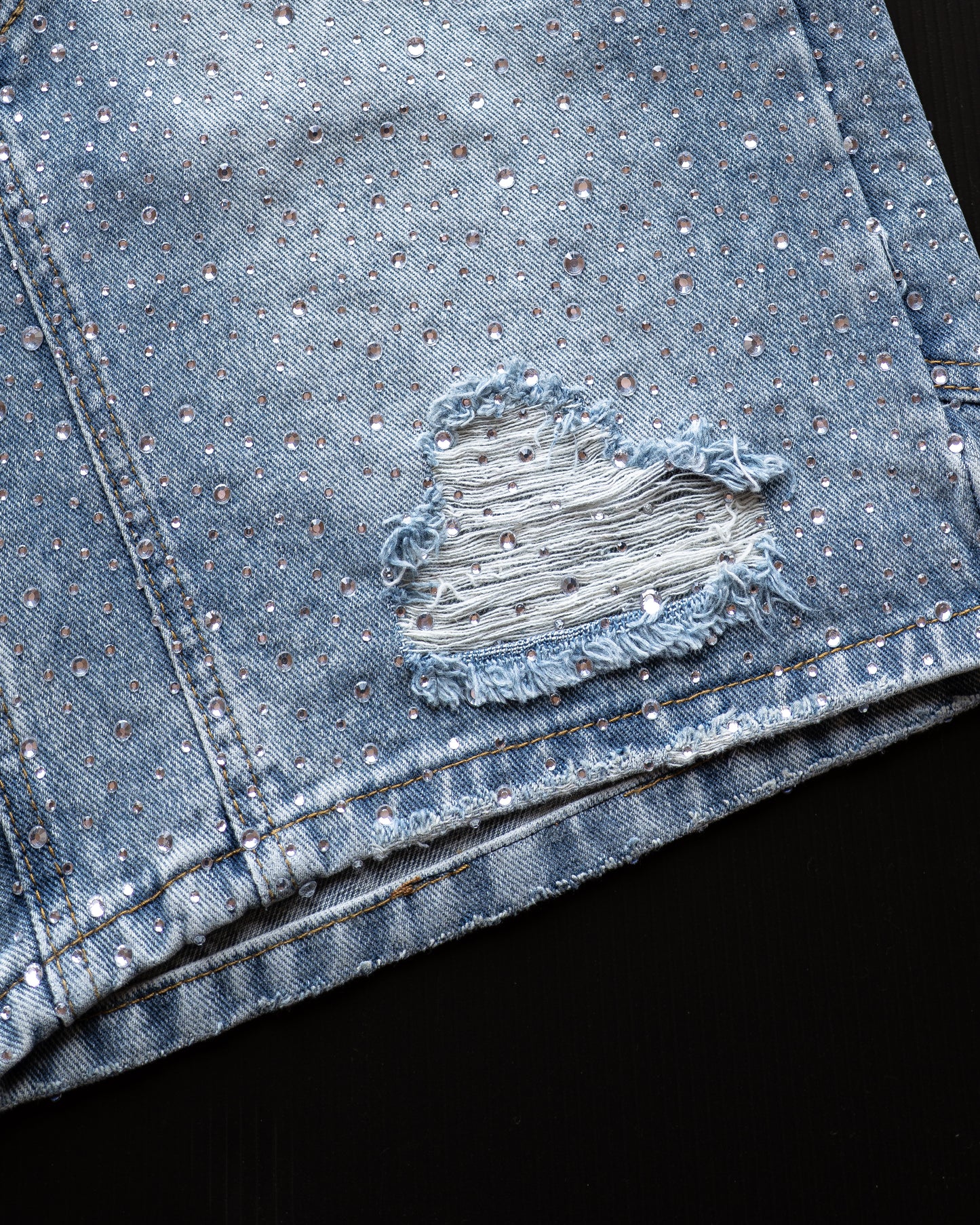BLUE RHINESTONE DAMAGE DENIM SHORTS