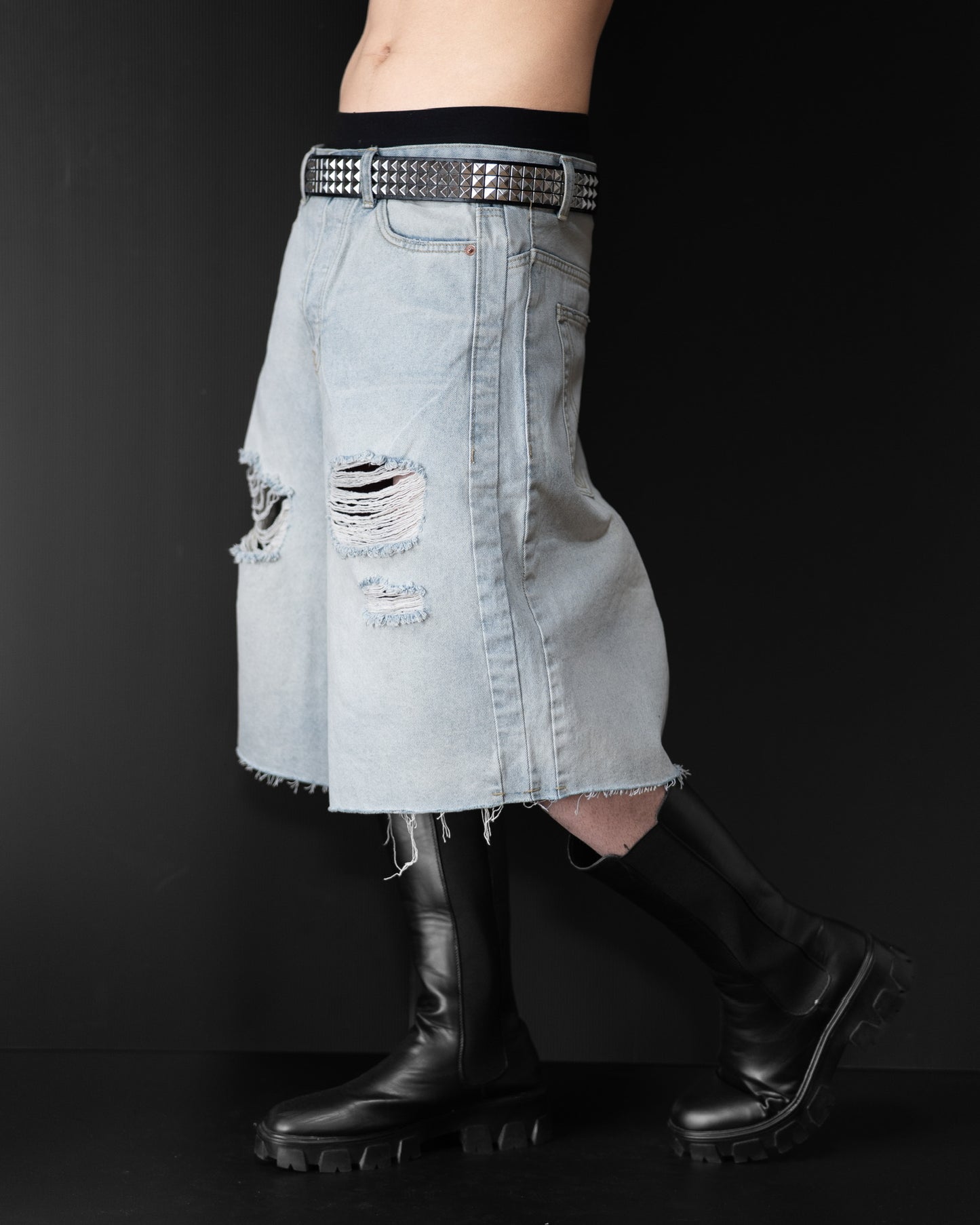 ICE BLUE DAMAGE DENIM SHORTS