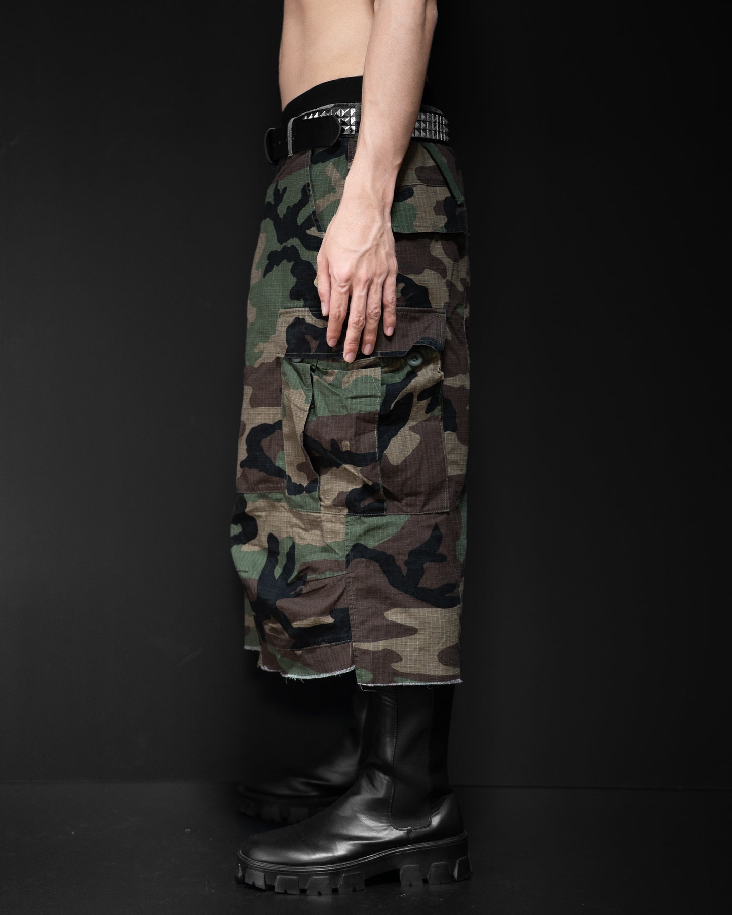 CAMO WIDE CARGO SHORTS