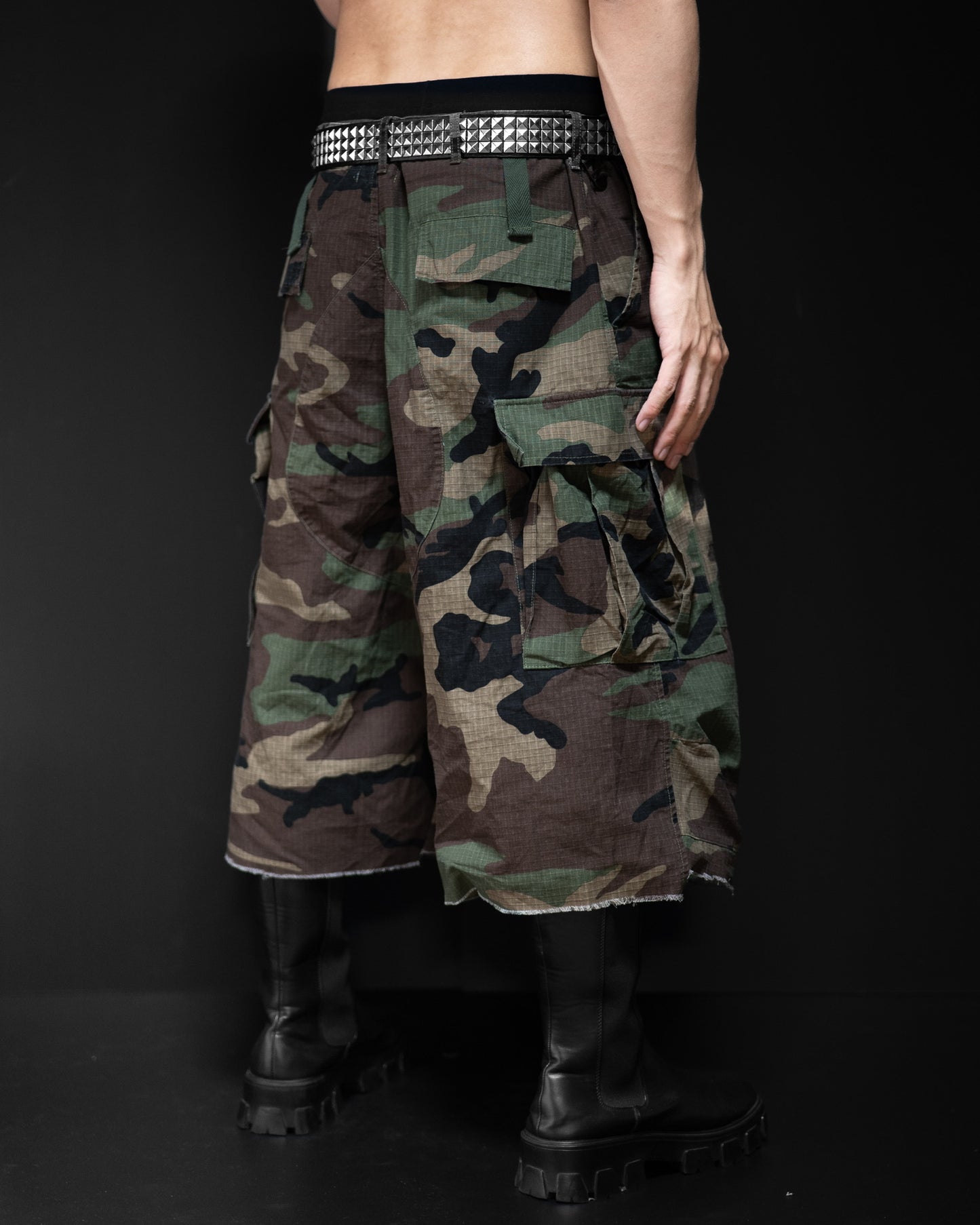 CAMO WIDE CARGO SHORTS