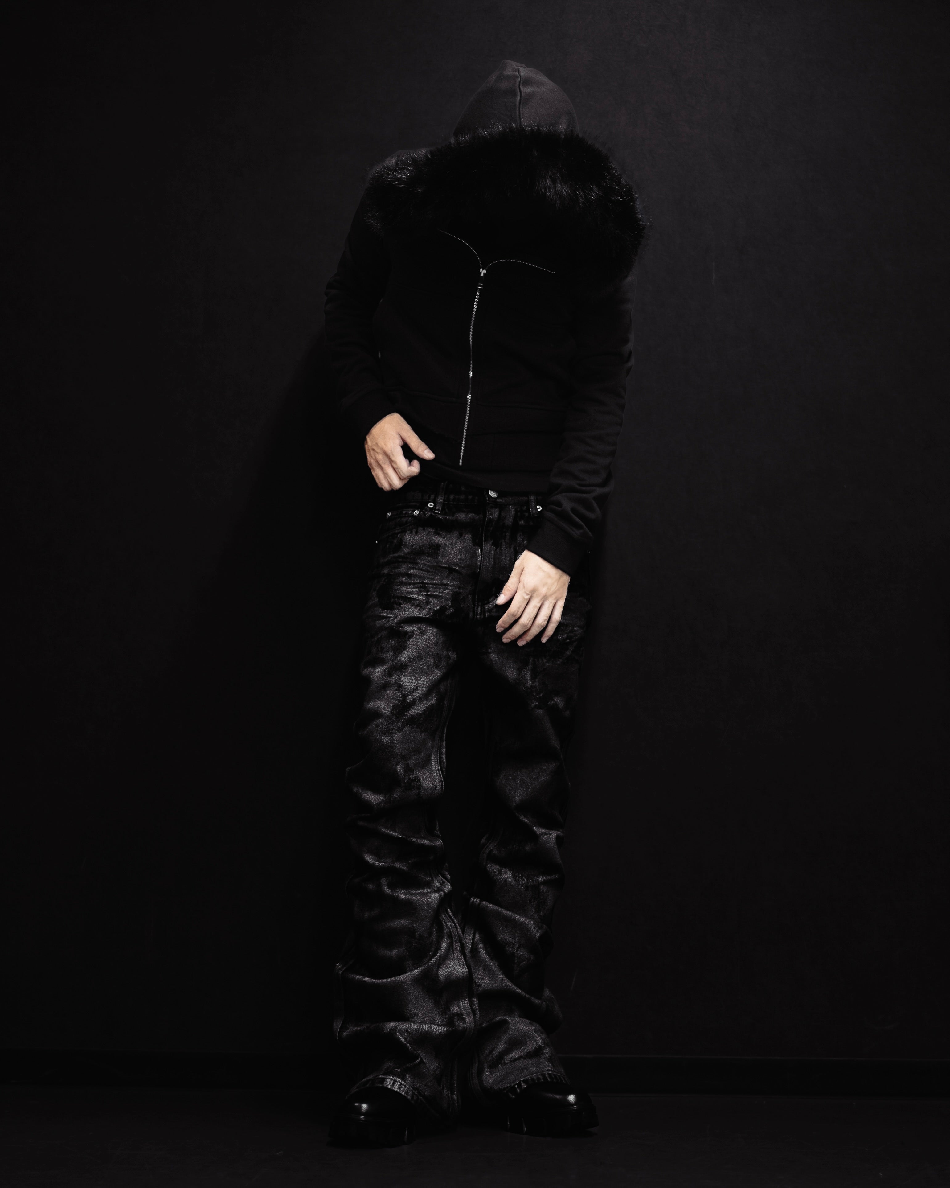 GLOSS BLACK FLARE PANTS – ADAMAS KRONOS