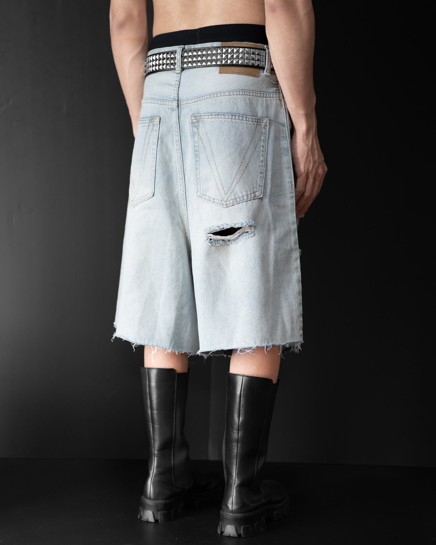 ICE BLUE DAMAGE DENIM SHORTS