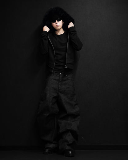“VOLUME SHAPED WIDE BLACK DENIM”
