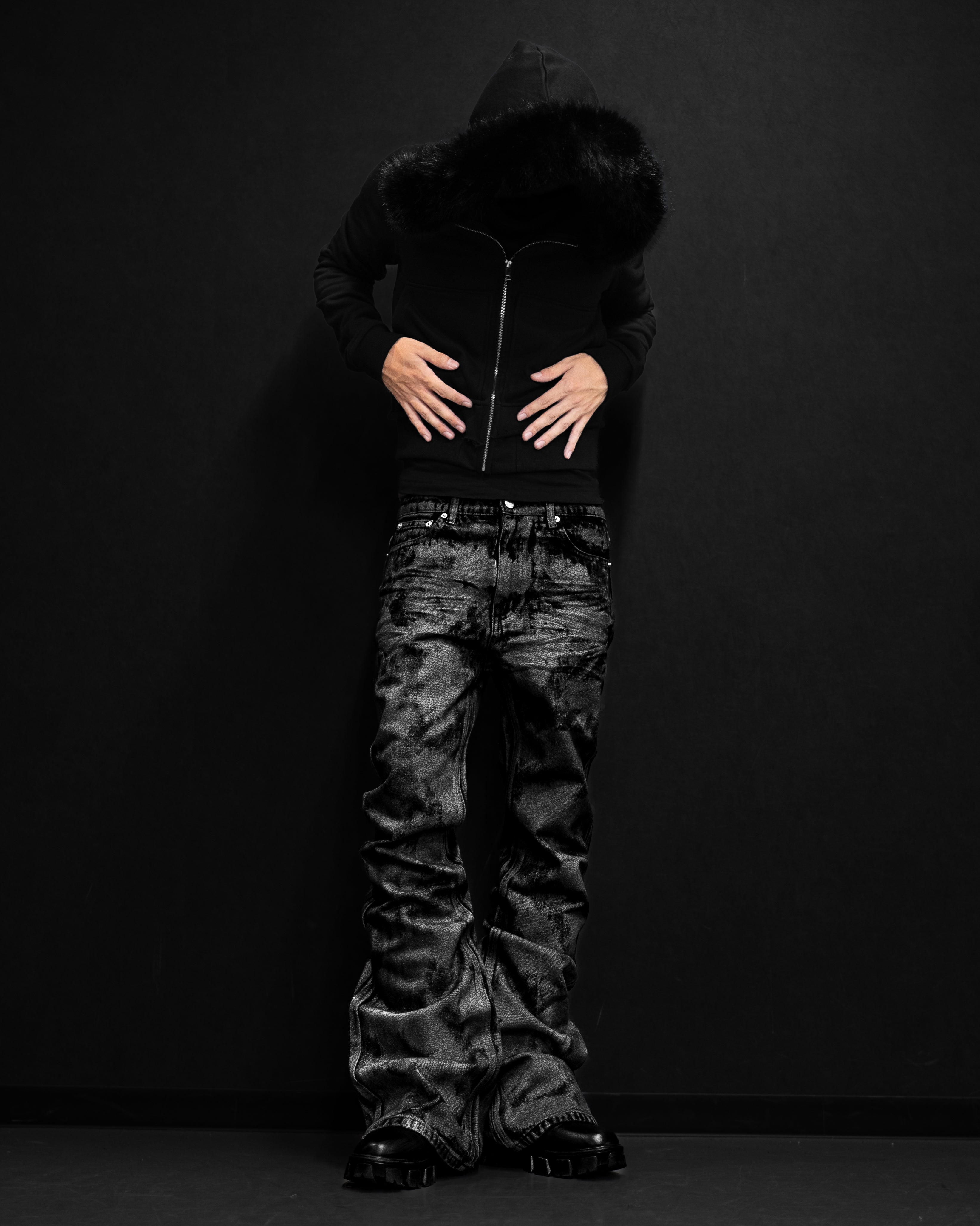 GLOSS BLACK FLARE PANTS – ADAMAS KRONOS