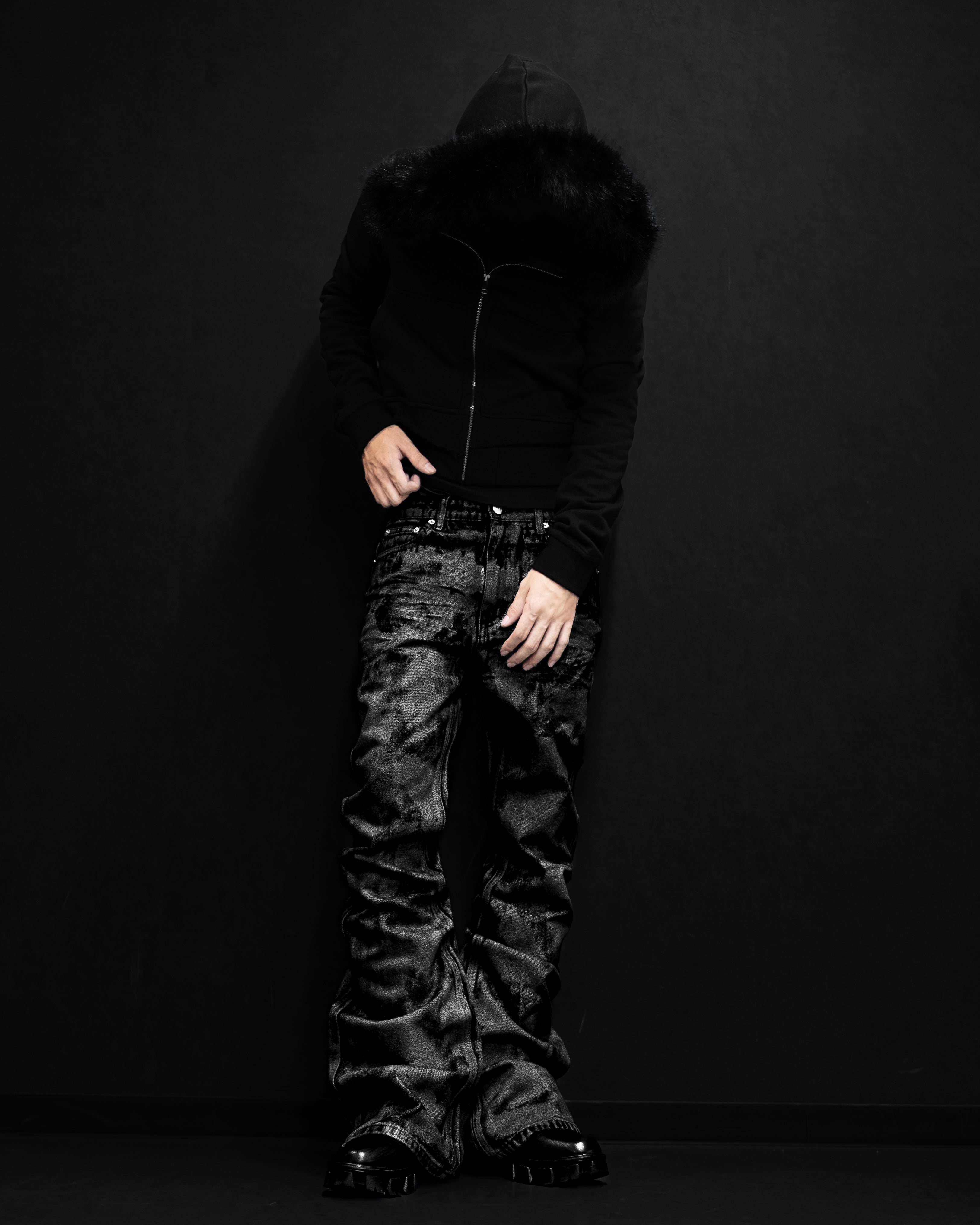 GLOSS BLACK FLARE PANTS – ADAMAS KRONOS