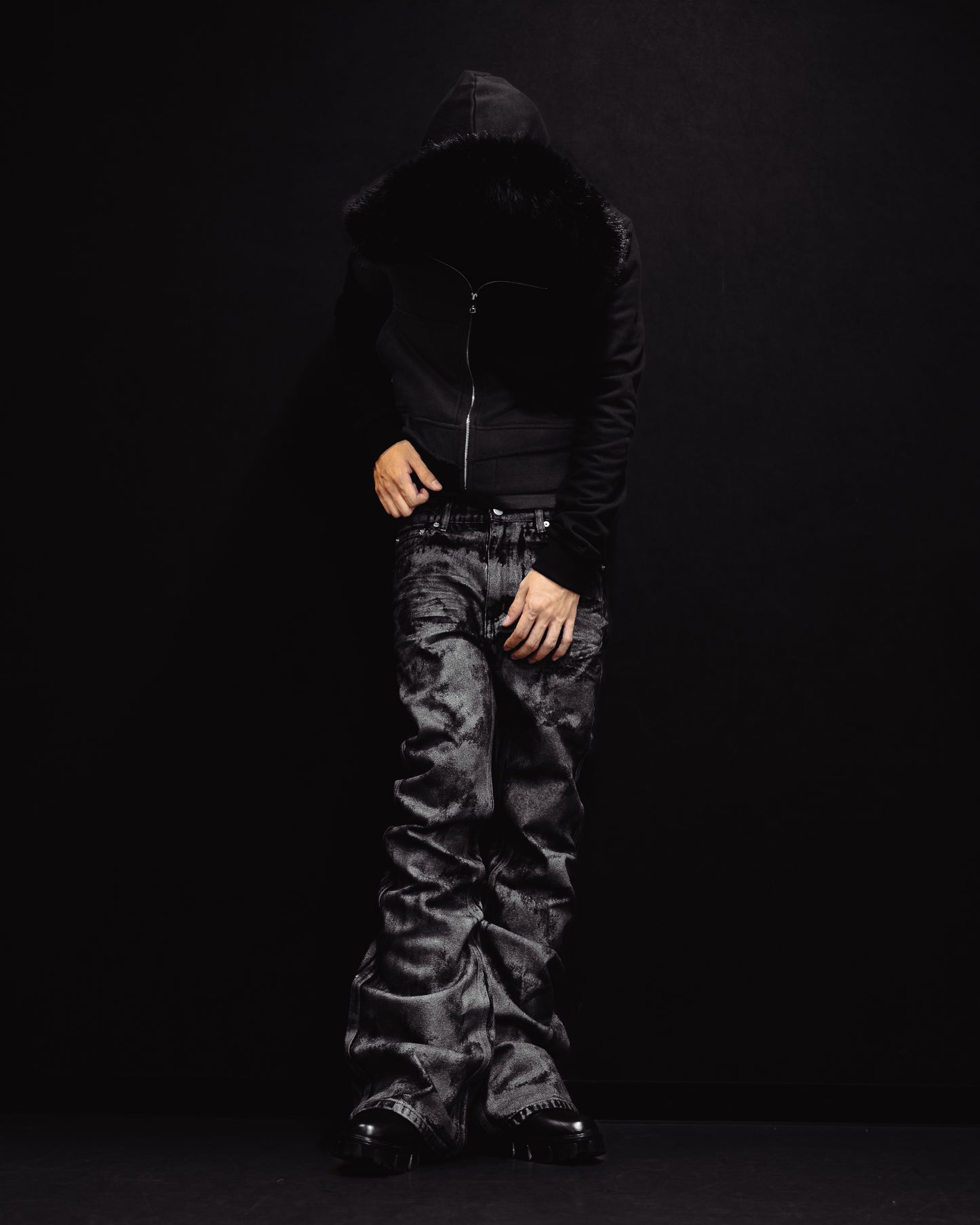 -SET- GLOSS BLACK FLARE PANTS & CROPPED FUR BLACK HOODIE