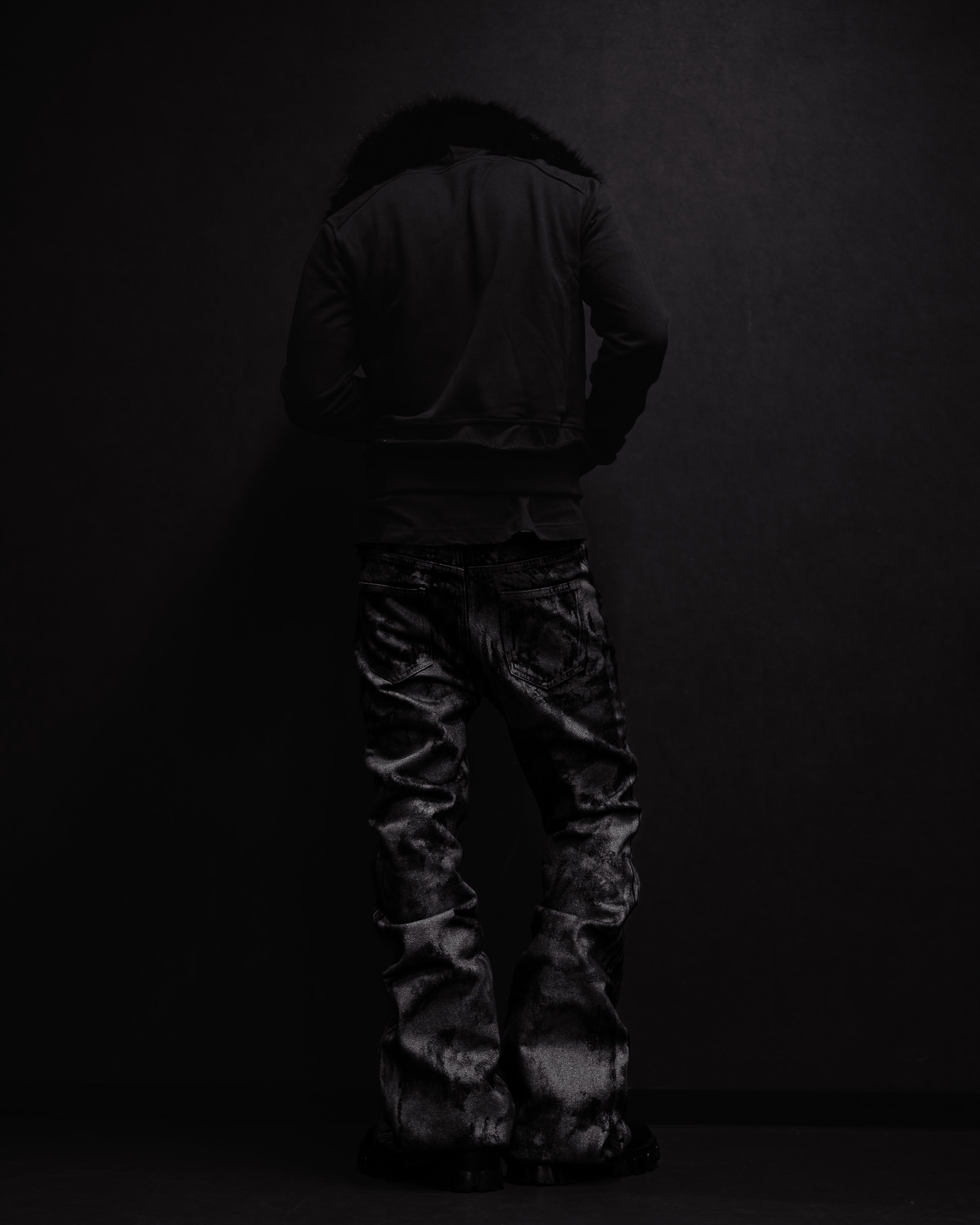 GLOSS BLACK FLARE PANTS – ADAMAS KRONOS