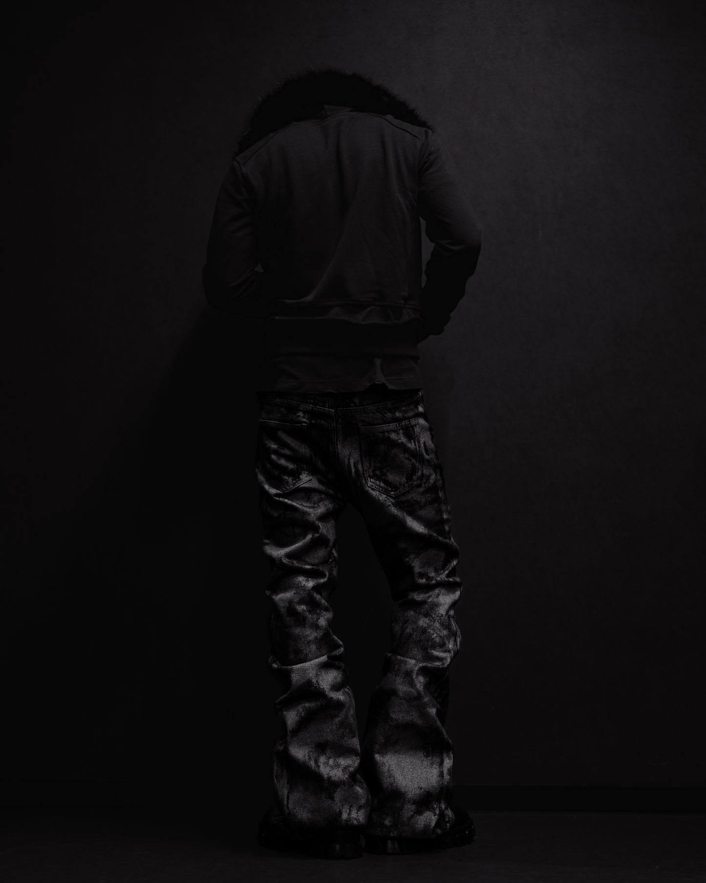 GLOSS BLACK FLARE PANTS