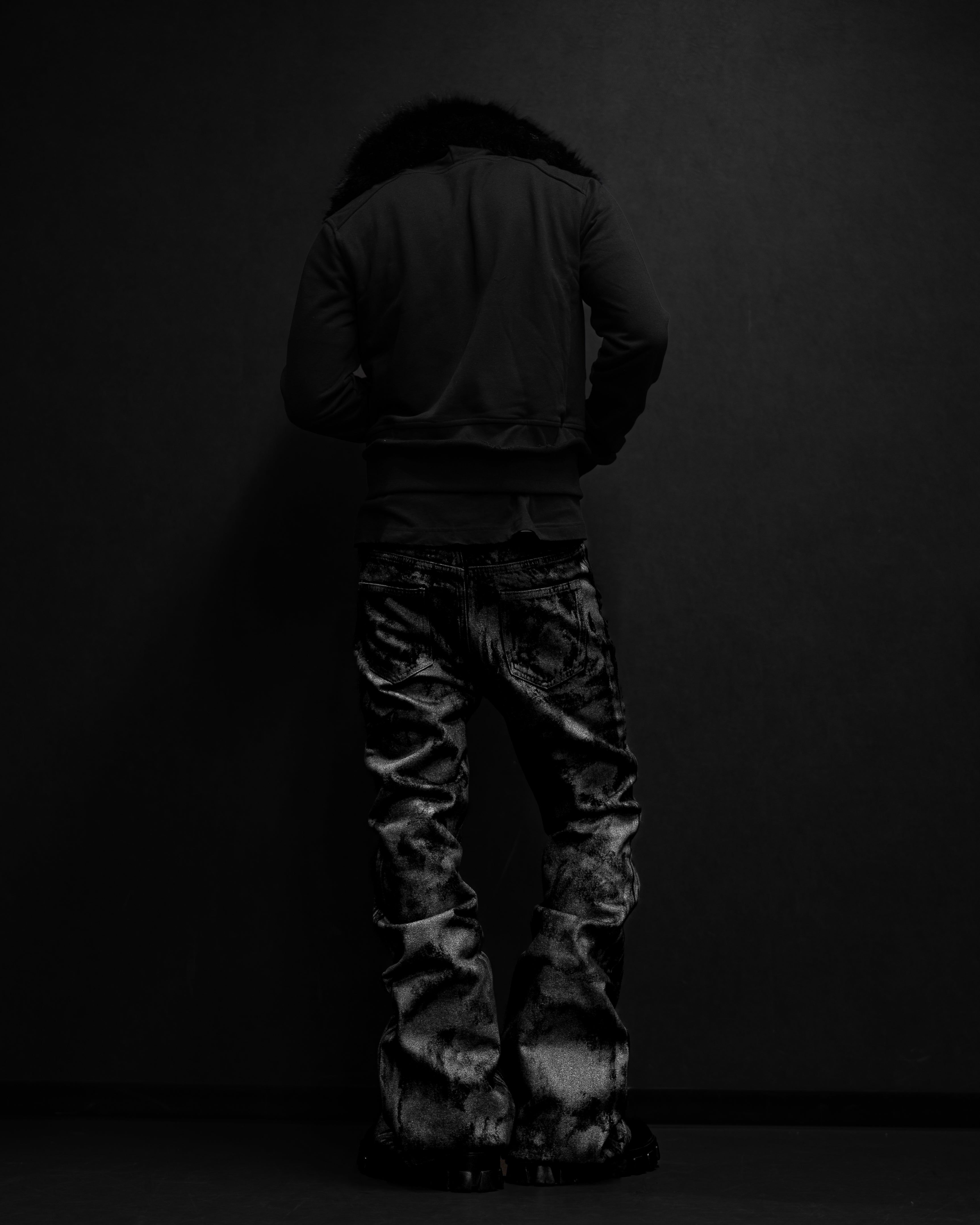 GLOSS BLACK FLARE PANTS – ADAMAS KRONOS