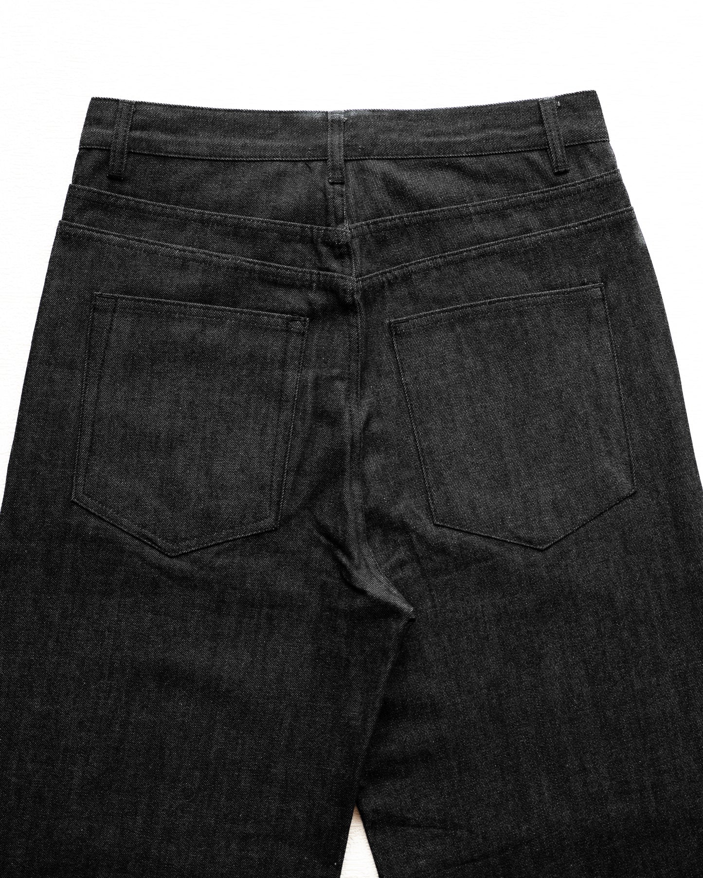 “VOLUME SHAPED WIDE BLACK DENIM”