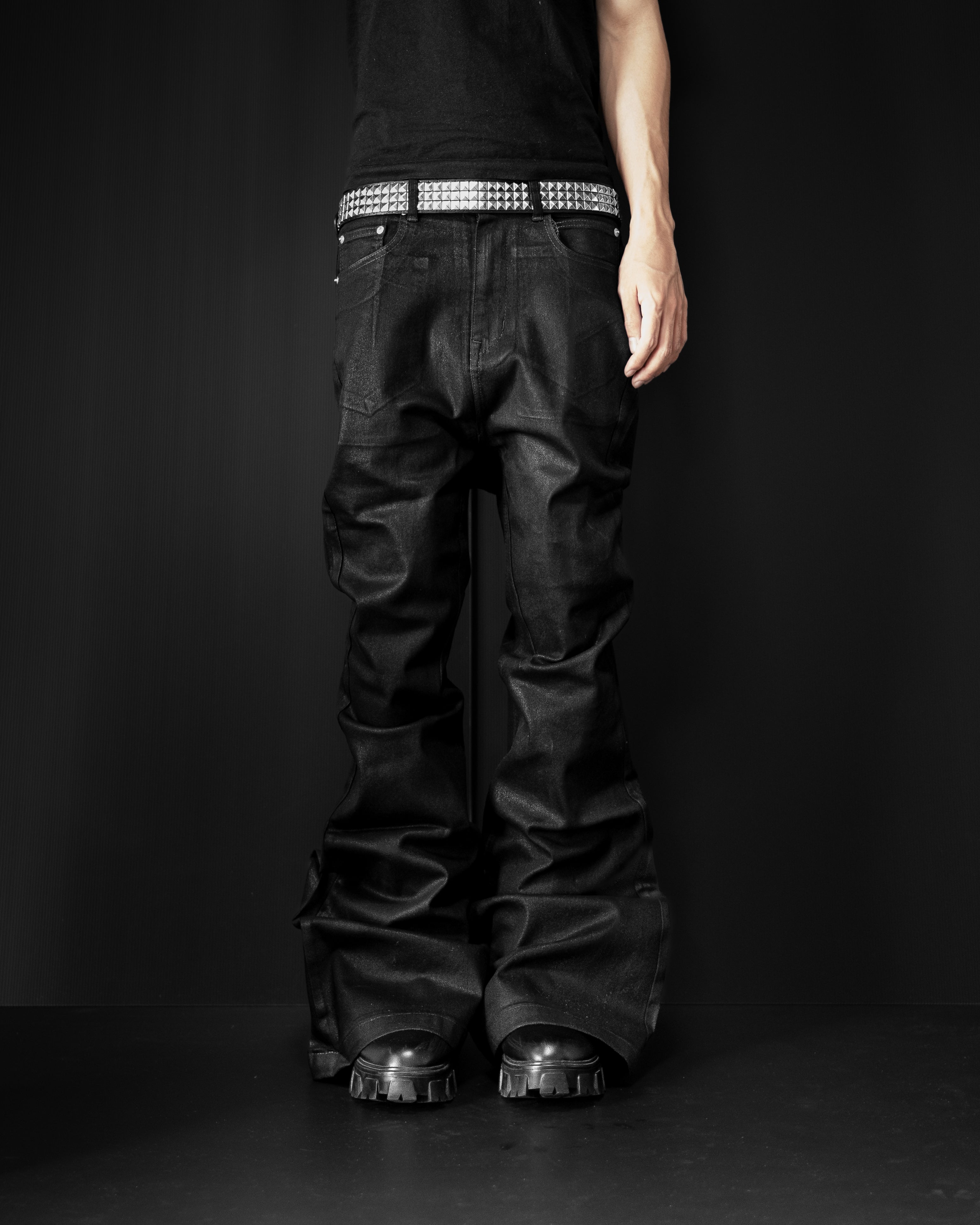 COATING FLARE PANTS – ADAMAS KRONOS