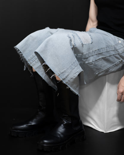 ICE BLUE DAMAGE DENIM SHORTS