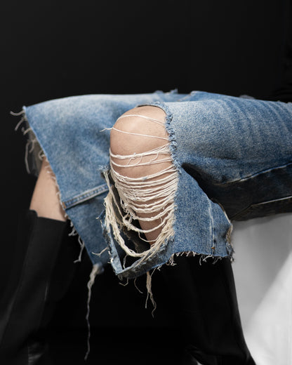 BLUE DAMAGE DENIM SHORTS