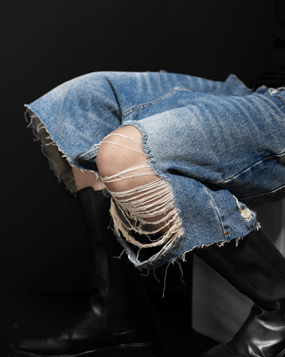 BLUE DAMAGE DENIM SHORTS