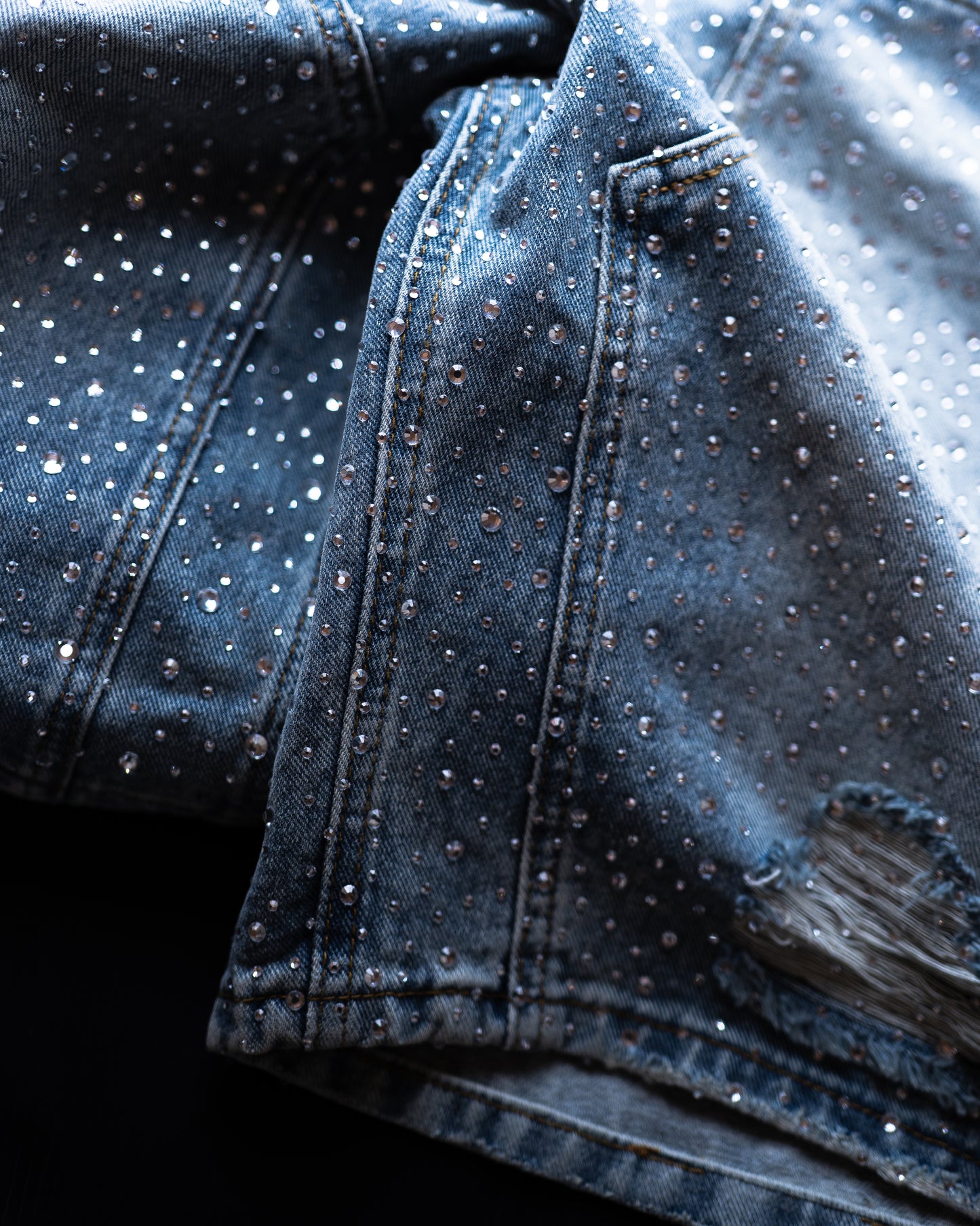 BLUE RHINESTONE DAMAGE DENIM SHORTS